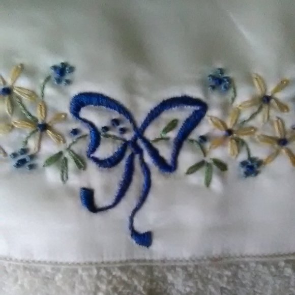 Guest Towels/2 - Picture 8 of 8